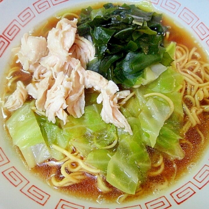 キャベツとササミわかめのヘルシー醤油ラーメン